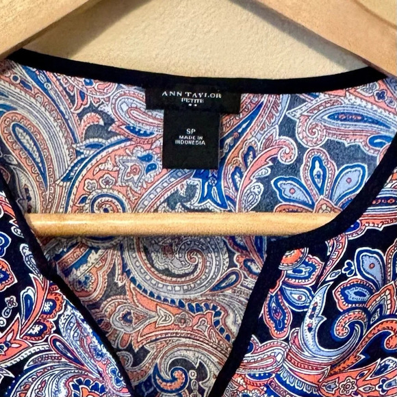 Ann Taylor| Pretty Colourful Paisley Print Sleeveless V-Neck Top S S - Picture 3 of 5